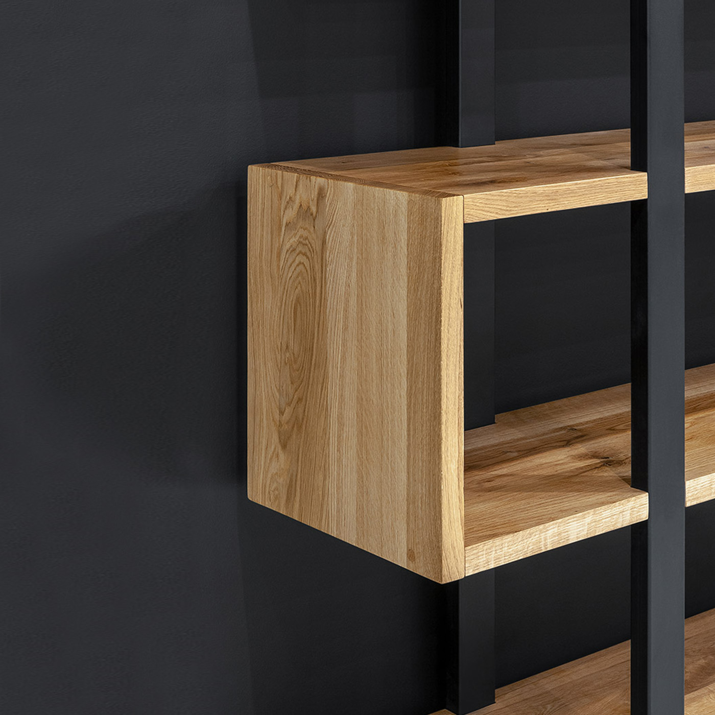 Veer-Bücherregal aus massivem Holz